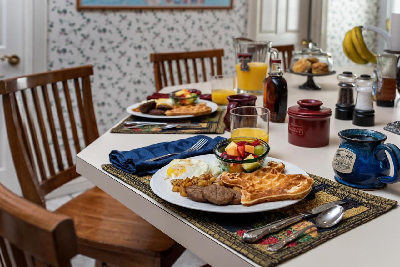 Woodrow House Bed & Breakfast Лаббок Экстерьер фото