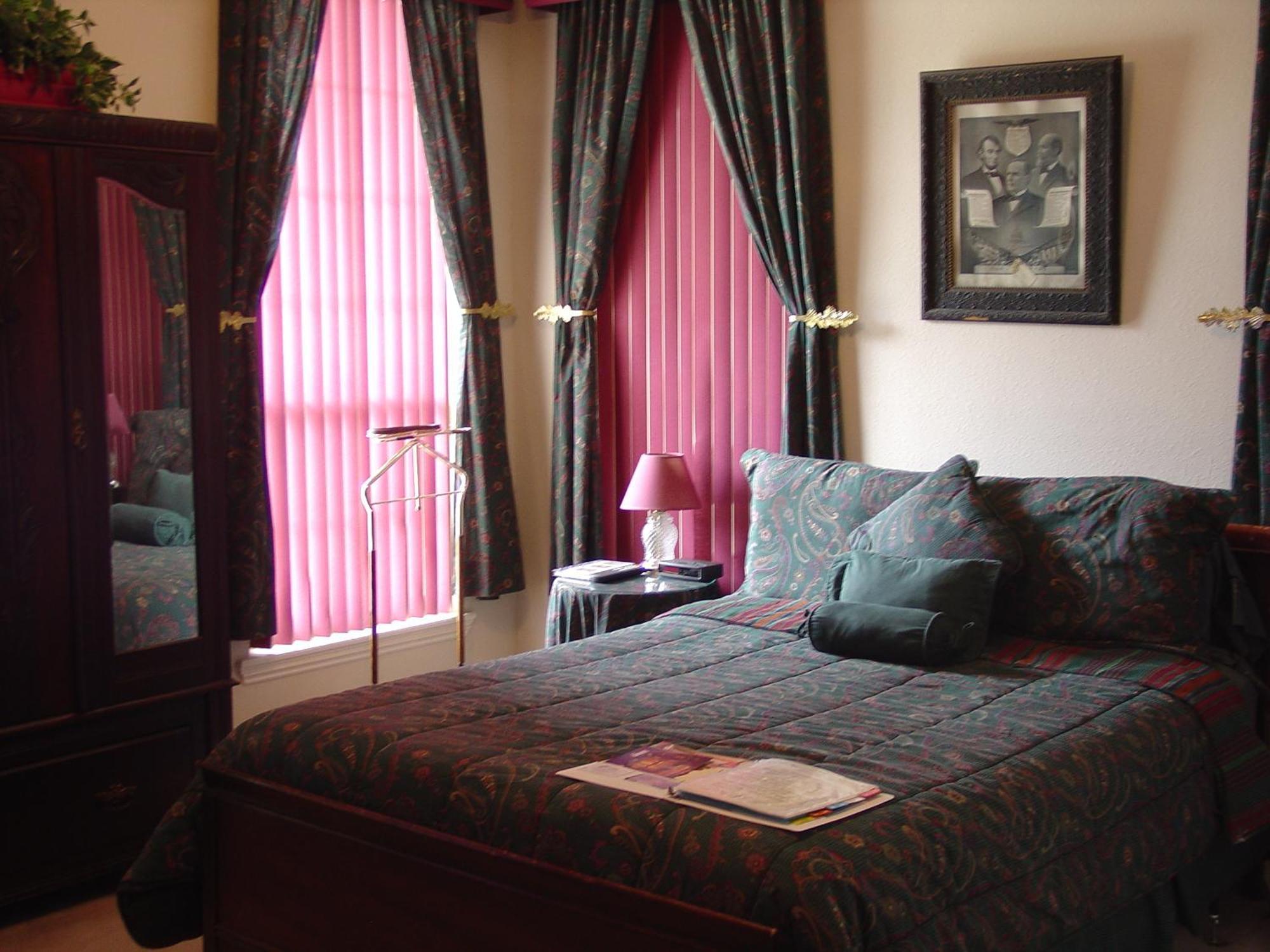 Woodrow House Bed & Breakfast Лаббок Экстерьер фото