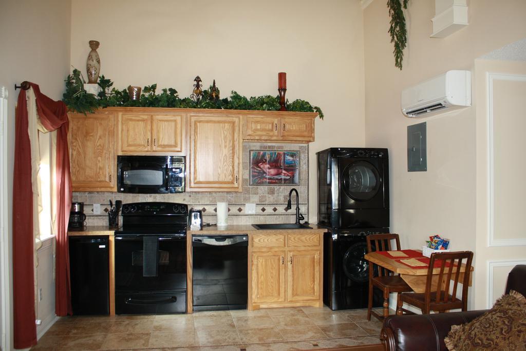 Woodrow House Bed & Breakfast Лаббок Экстерьер фото